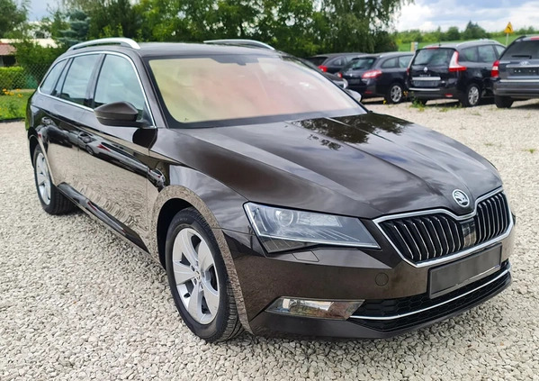 Skoda Superb cena 59900 przebieg: 232700, rok produkcji 2017 z Płock małe 596